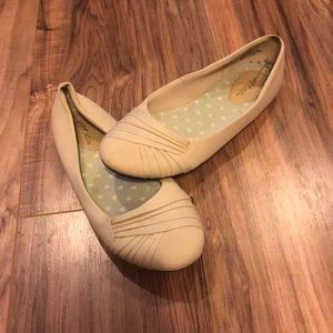 Cream flats